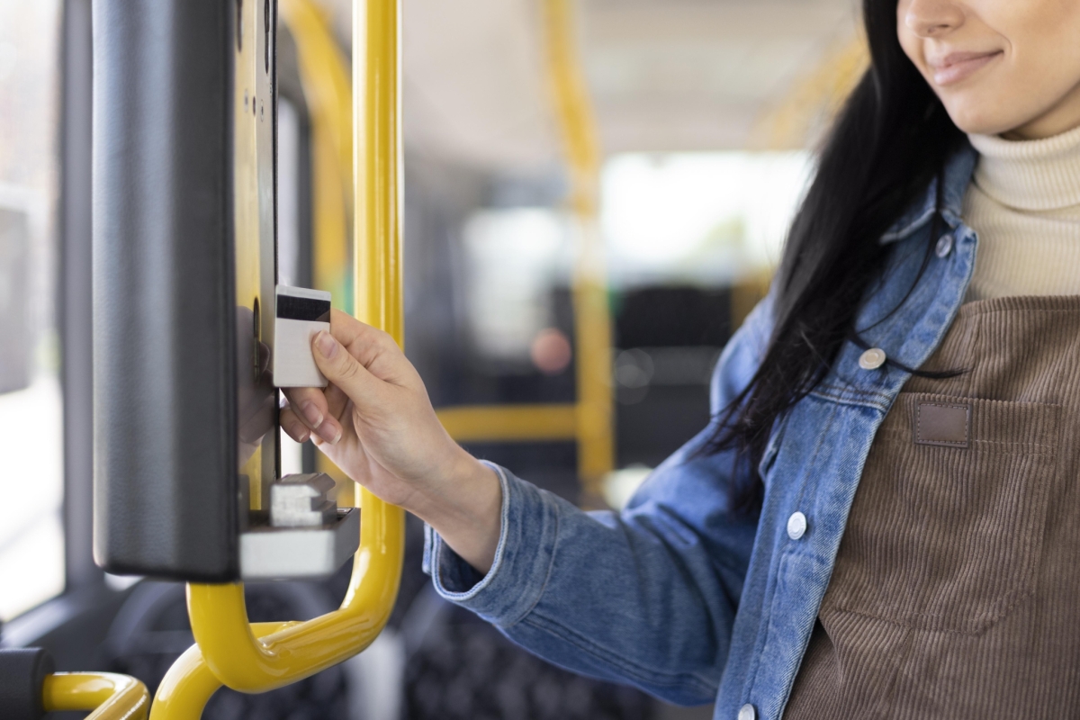 Transporte público corresponde a 15% do salário mínimo brasileiro