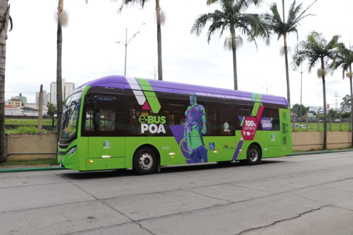 Mais quatro ônibus elétricos entram em operação em Porto Alegre