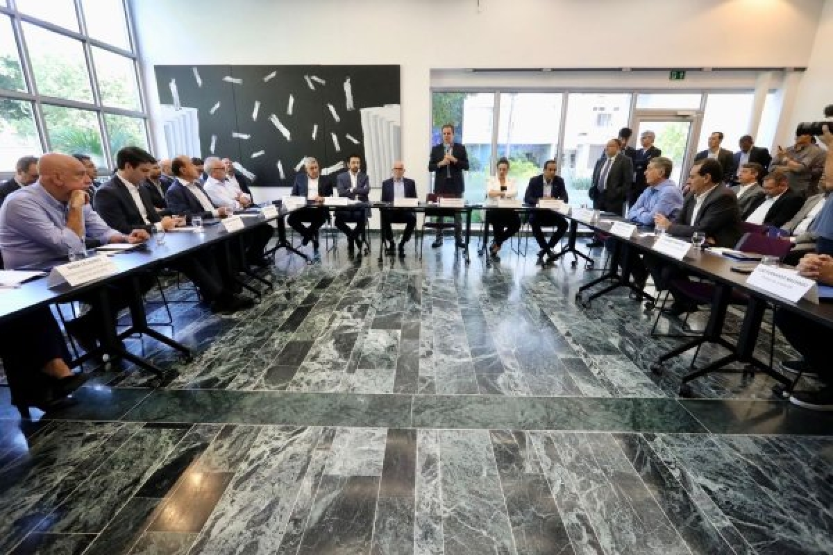 Prefeitos discutem novo modelo de financiamento público para o transporte